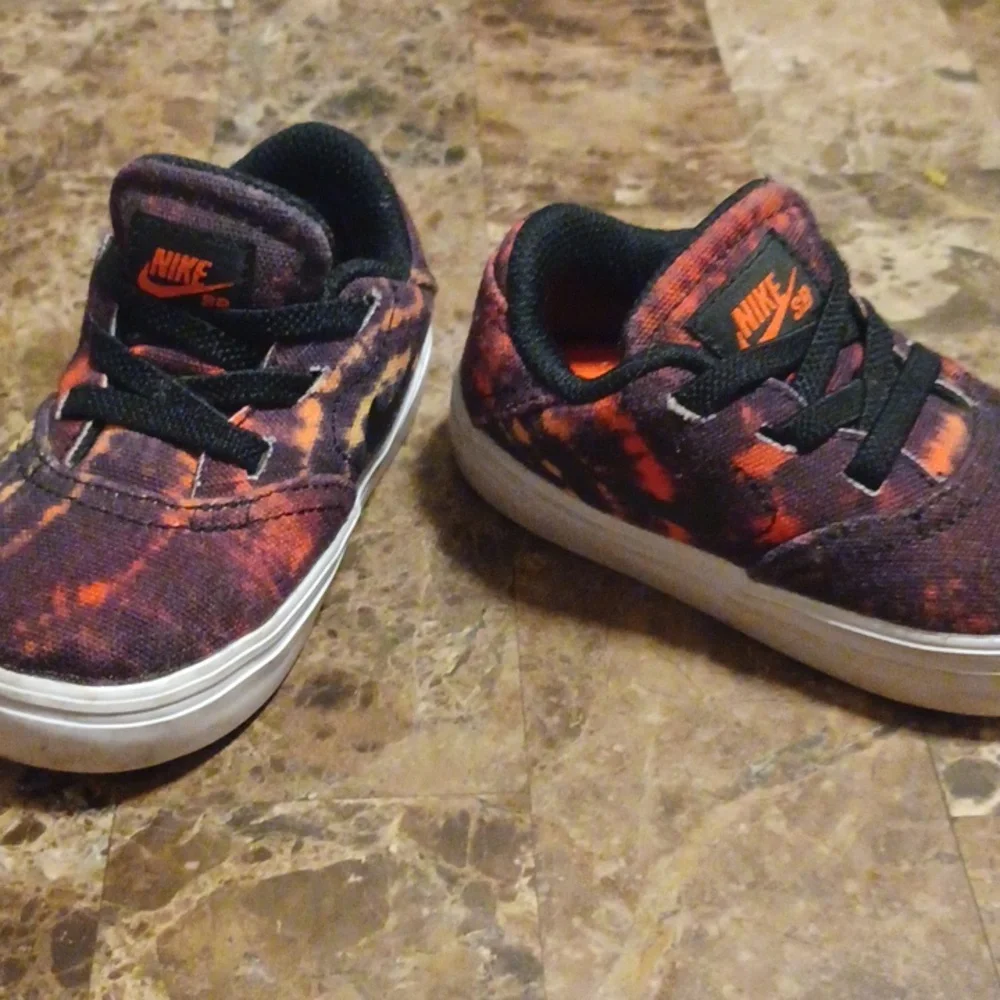 Nikes - Picture 2 of 2